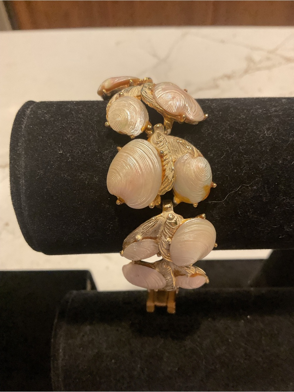 Vintage CAPRI Gold-Plated Pink Shell Link Bracelet - Picture 4 of 5